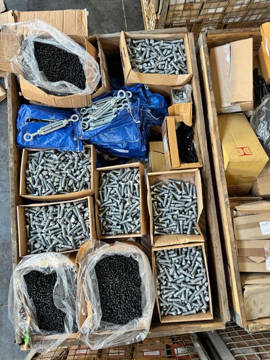 Śruby, podkładki, nakrętki na kilogramy