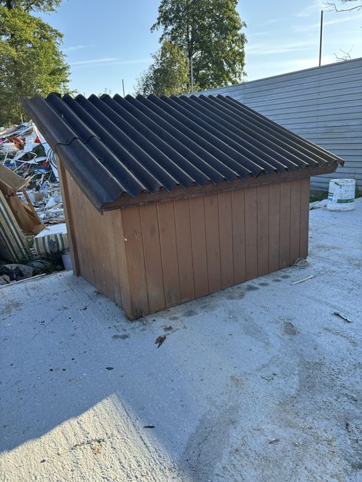 Duża buda dla psa wymiary okolo 1,5 na 1,0