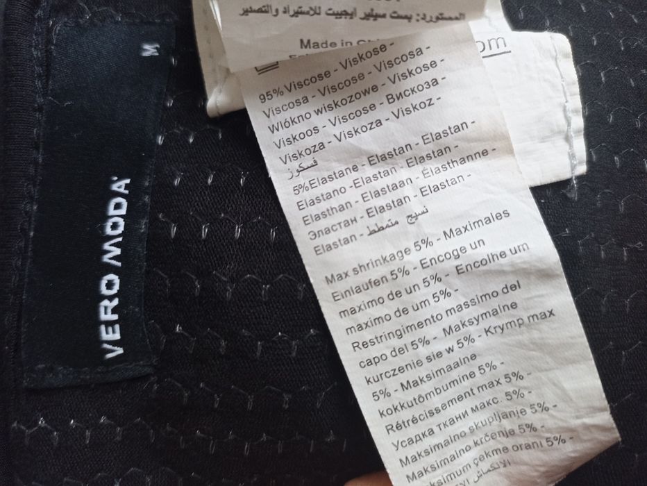 Czarna zwiewna tunika z cekinami Vero Moda R.M/38