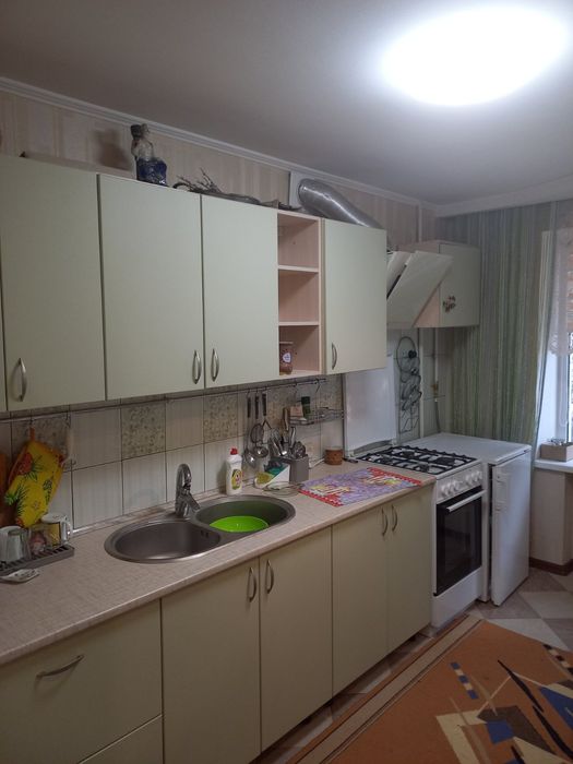 Здам гарну 3 кімнатну квартиру , р-н Інст.Зв'язку  8500+ комунальні  !
