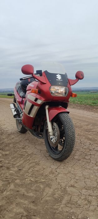 Suzuki GSX 750f Katana
