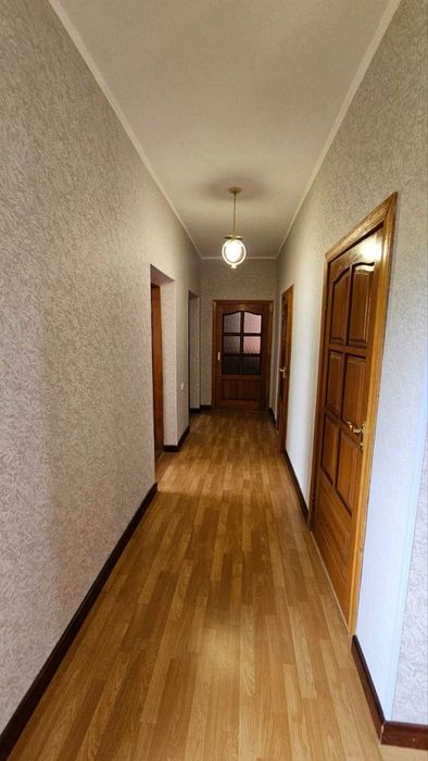 Боярка вул. Ягідна. Будинок, 7 кімнат, гараж. підвал, 6 соток землі.