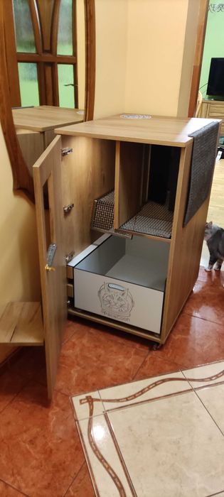 Ukryta duża kuweta dla kota Maine Coon – toaletka, meble dla kota