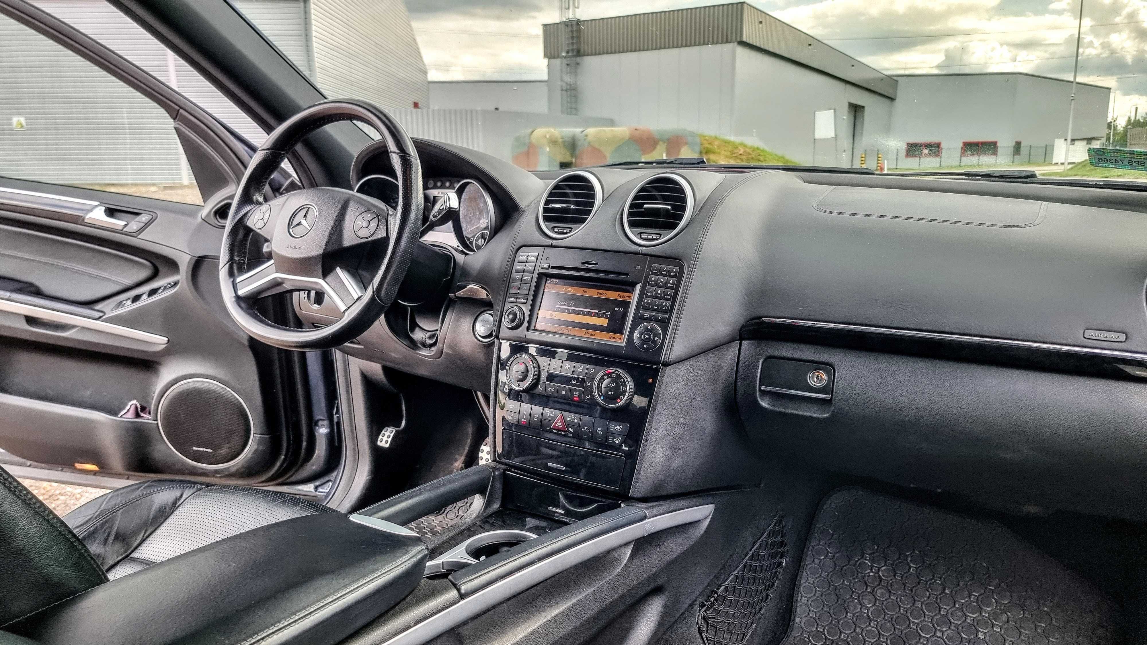 Mercedes Benz ML63 AMG