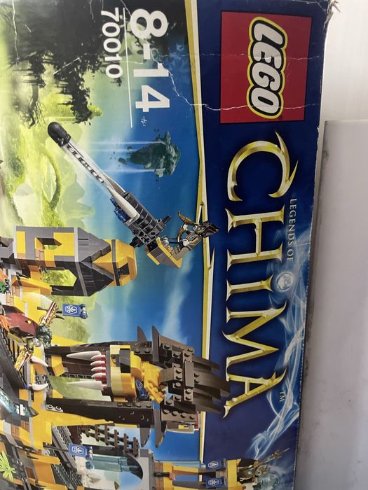 Конструктор Lego складаєтся з 1258 деталей. Набор70010.