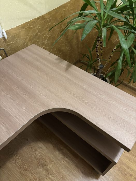 Компʼютерний/офісний стіл