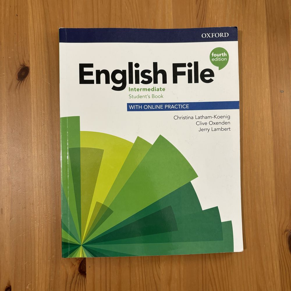 English File-Intermediate-Students Book-Fourt Edition