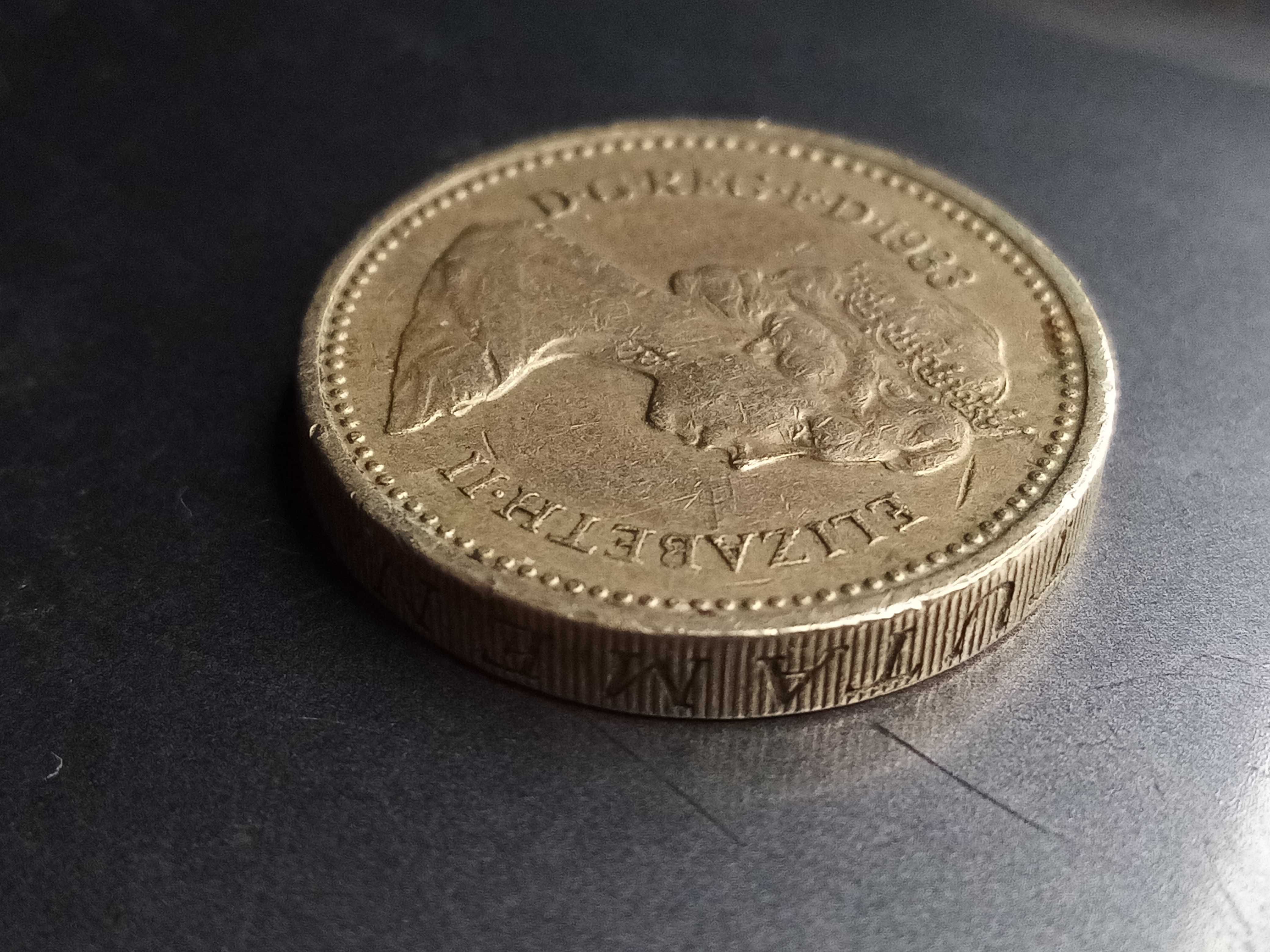 Moeda Rara Elizabeth II 1983 – Bordo Invertido! (DECUS TUTAMEN)
