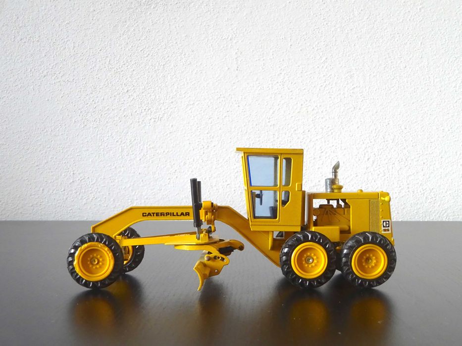 1:50 NZG 150 CAT 12G Grader