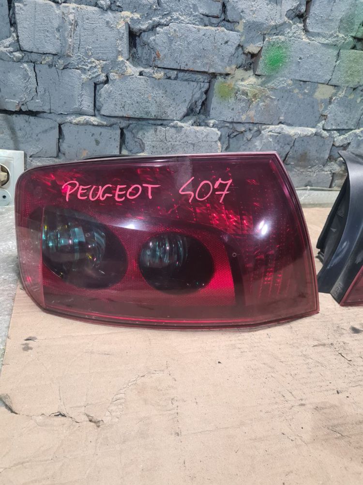 Спот задні Фари фара Peugeot 407 Пежо 407