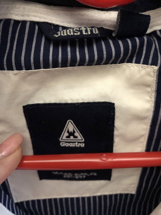 Жіноча фірмова куртка