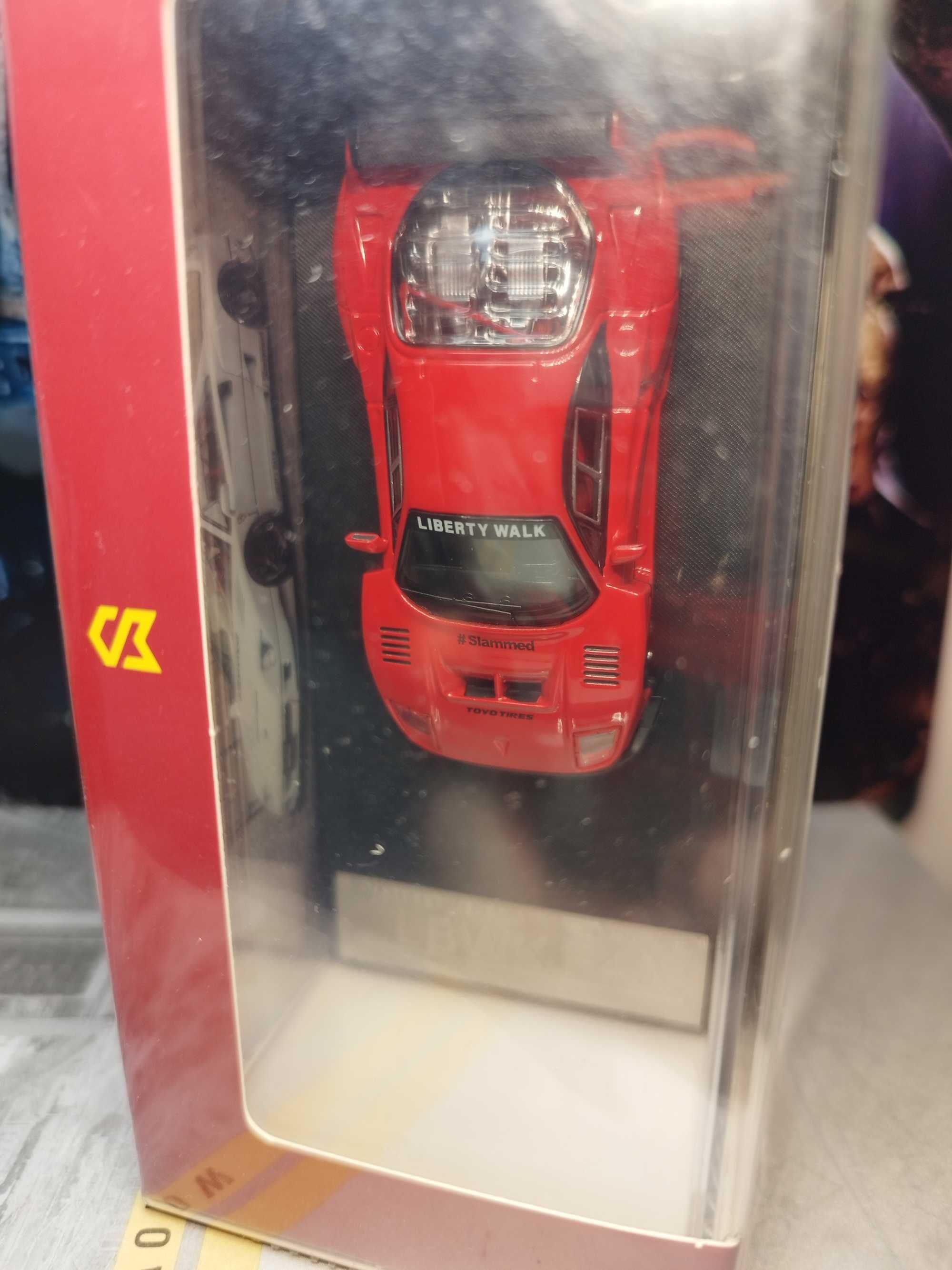 Model Ferrari F40 LWBK 1:64 od firmy Street Warrior