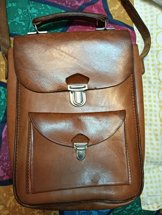 Mala em couro excelente
