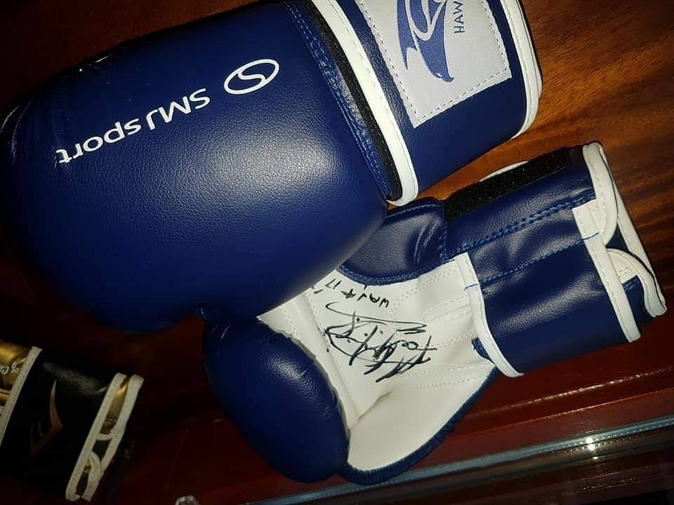 Rękawice bokserskie z autografem