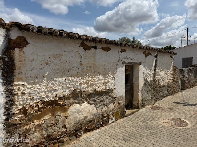 Ruína para Reconstruir em Alcaria Ruiva – Oportunidade Única!