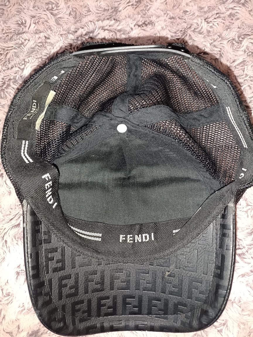 Czapka     Fendi