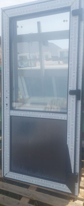 Drzwi zewnętrzne PCV do domu biura sklepu