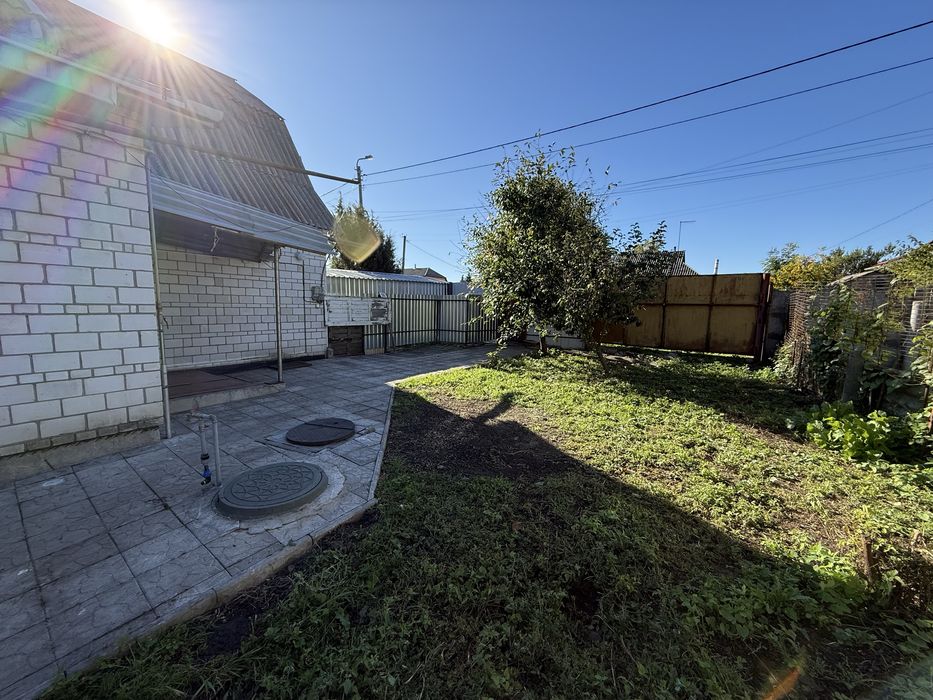 Продаж цегляного півбудинку в р-ні 6 школи