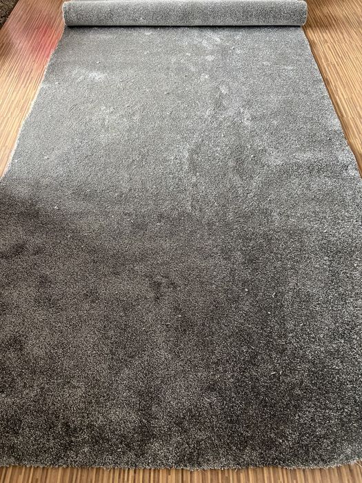 Wykładzina podłogowa nowa, 550 cm x 130 cm, szara