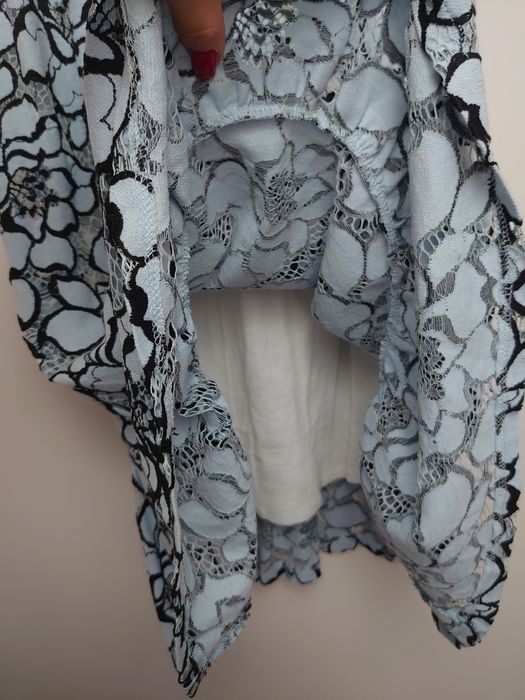 Luźna elegancka zwiewna sukienka Reserved