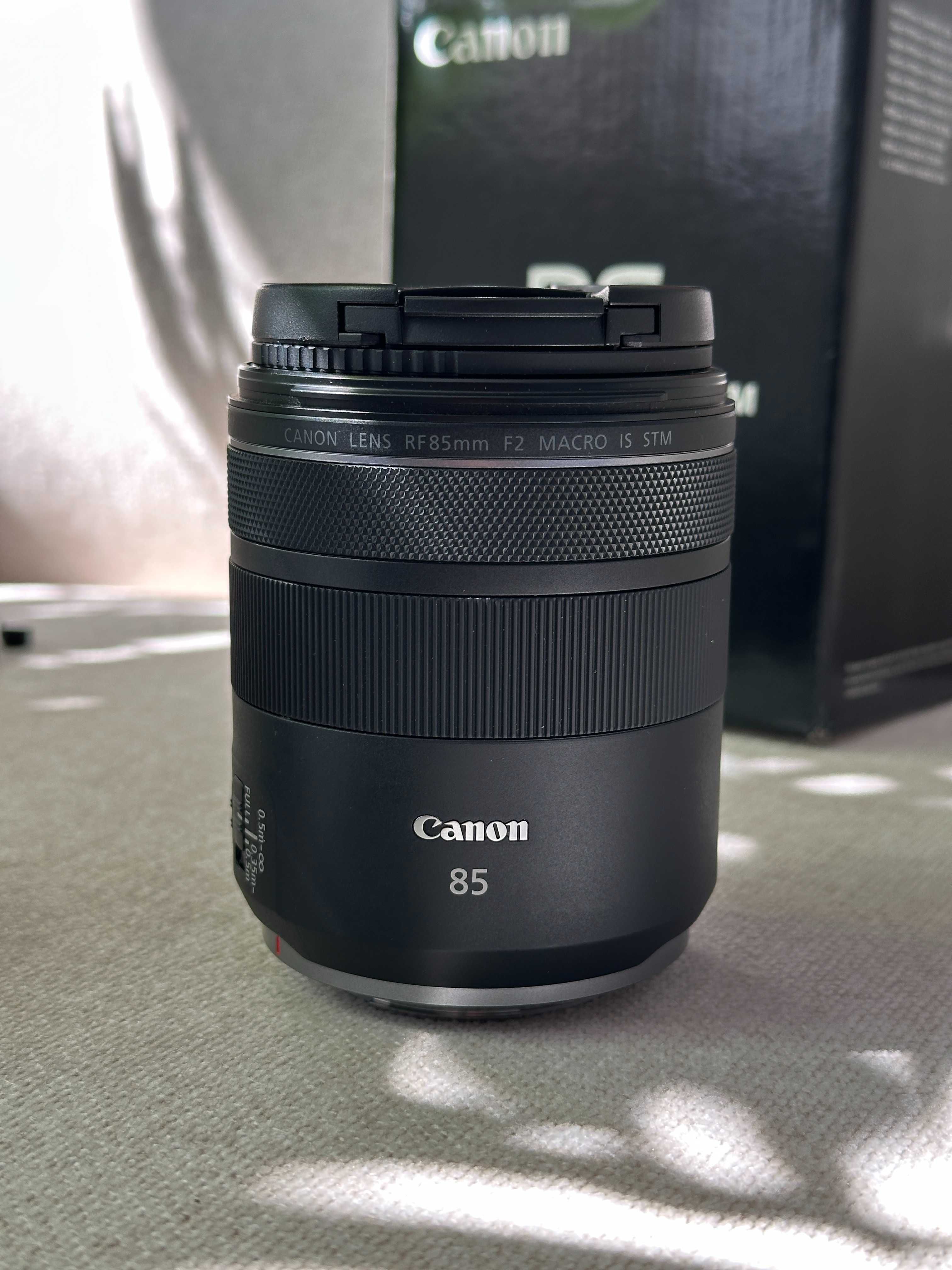 Об'єктив Canon RF 85mm F2 MACRO IS STM як новий