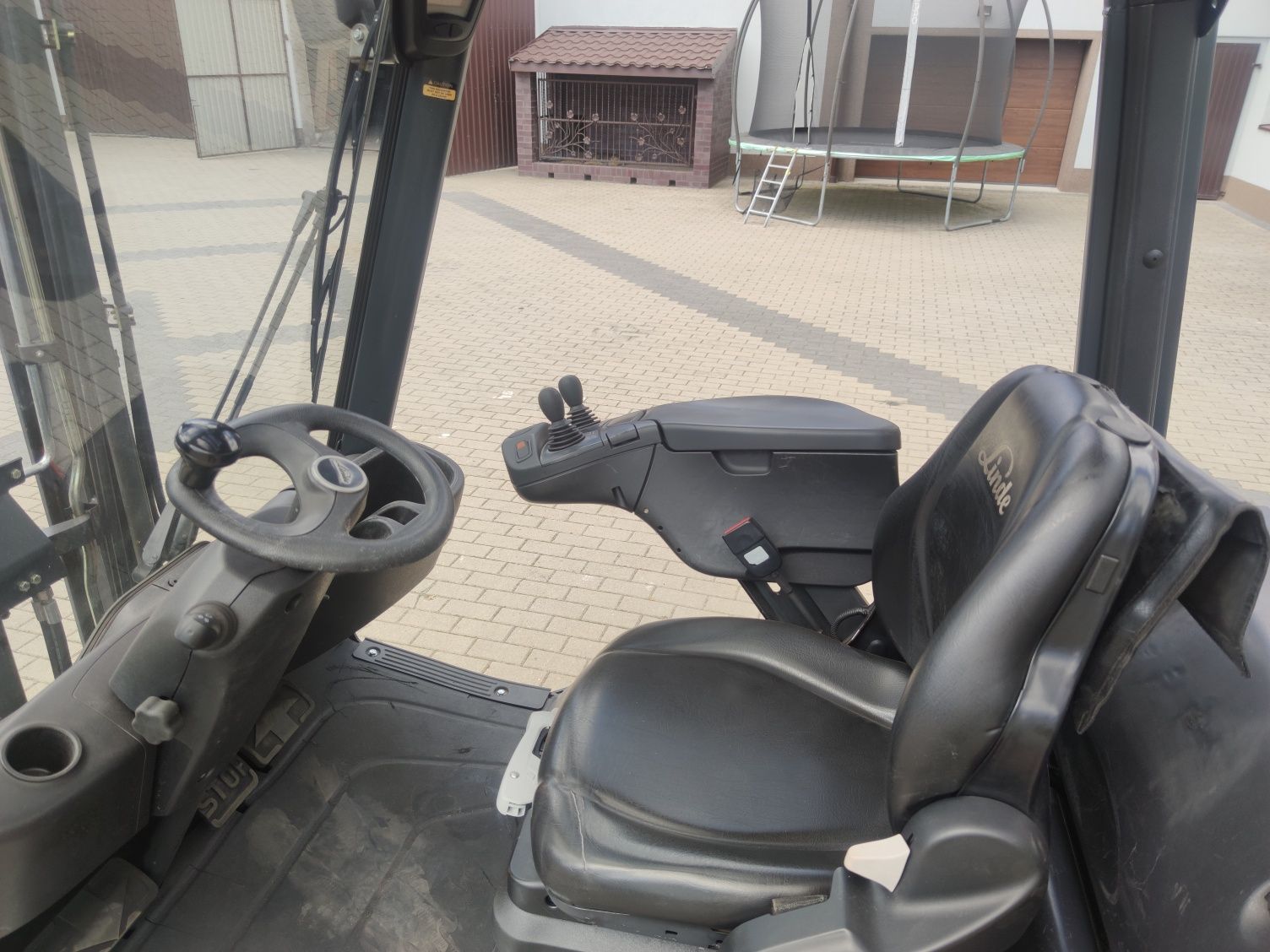 Wózek widłowy Linde H20 z wolnym skokiem