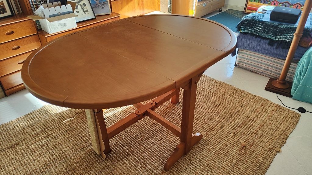 Conjunto Mesa sala jantar 4 cadeiras forradas