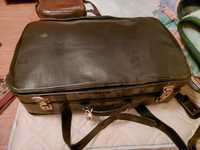 Stara walizka torba  PRL czarna skórzana z kluczykiem
