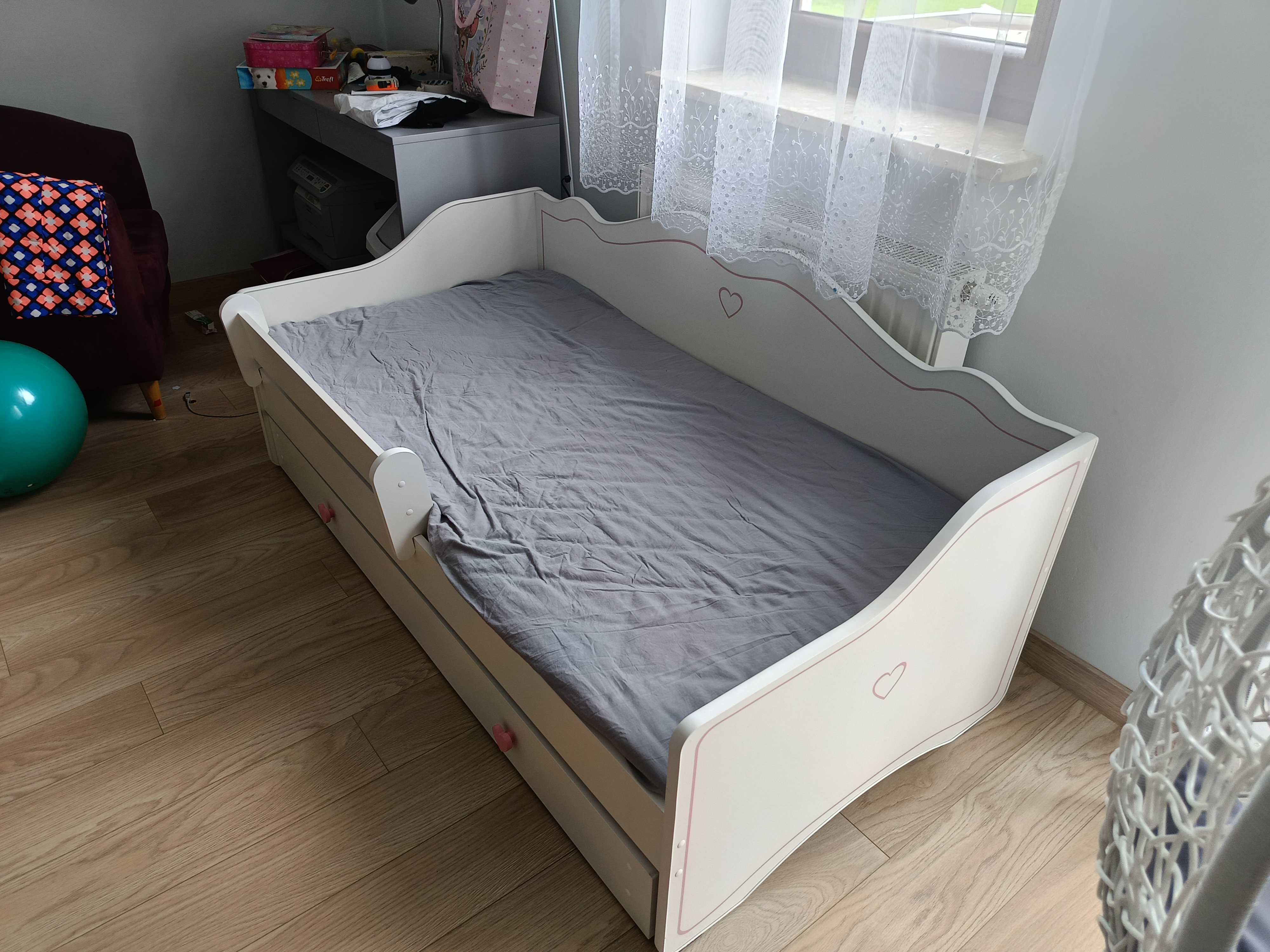 Łóżko dla dziewczynki z materacem strefowym. Nowe