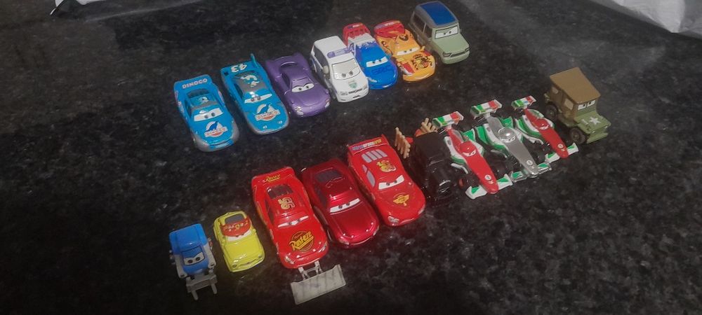 17 carros do Filme da Disney Pixar "Carros"