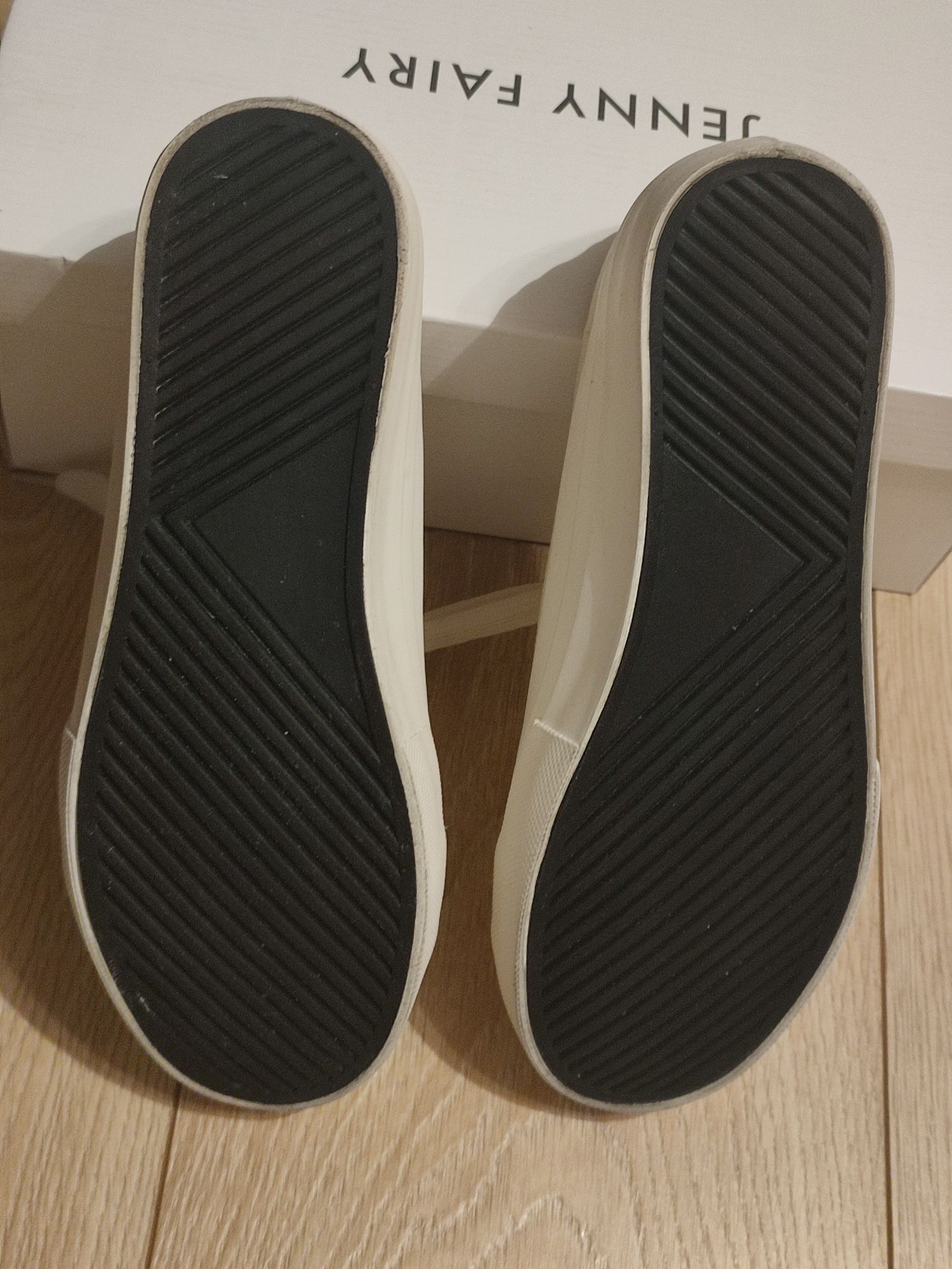 Nowe Jasne trampki r.36