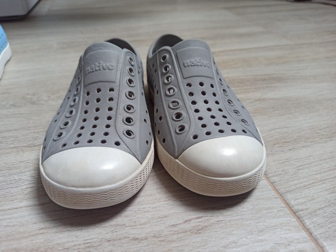 Buty dziurki native eva trampki wegańskie c9 wodoodporne 25 26