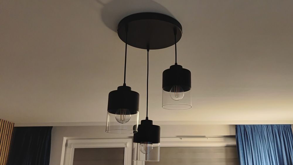 Lampa, żyrandol wiszący czarny.
