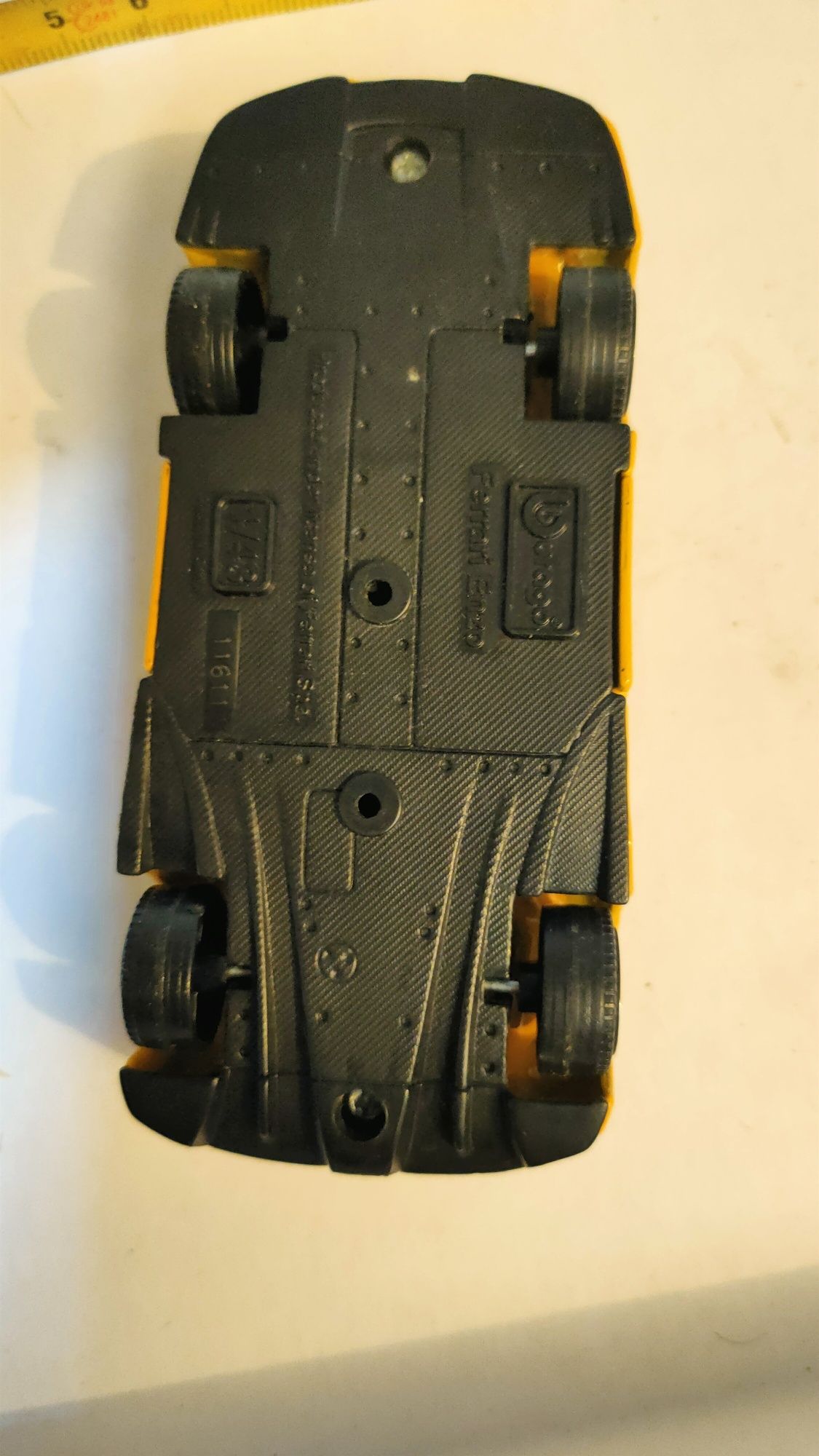 Ferrari Enzo miniatura amarelo