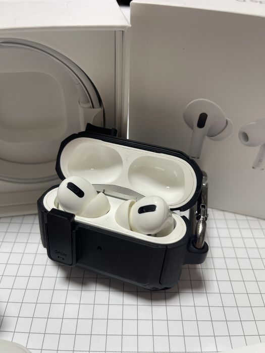 Продам оригінальні Apple AirPods Pro with MagSafe Charging Case