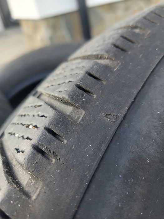 Używane opony zimowe 235/60 18R