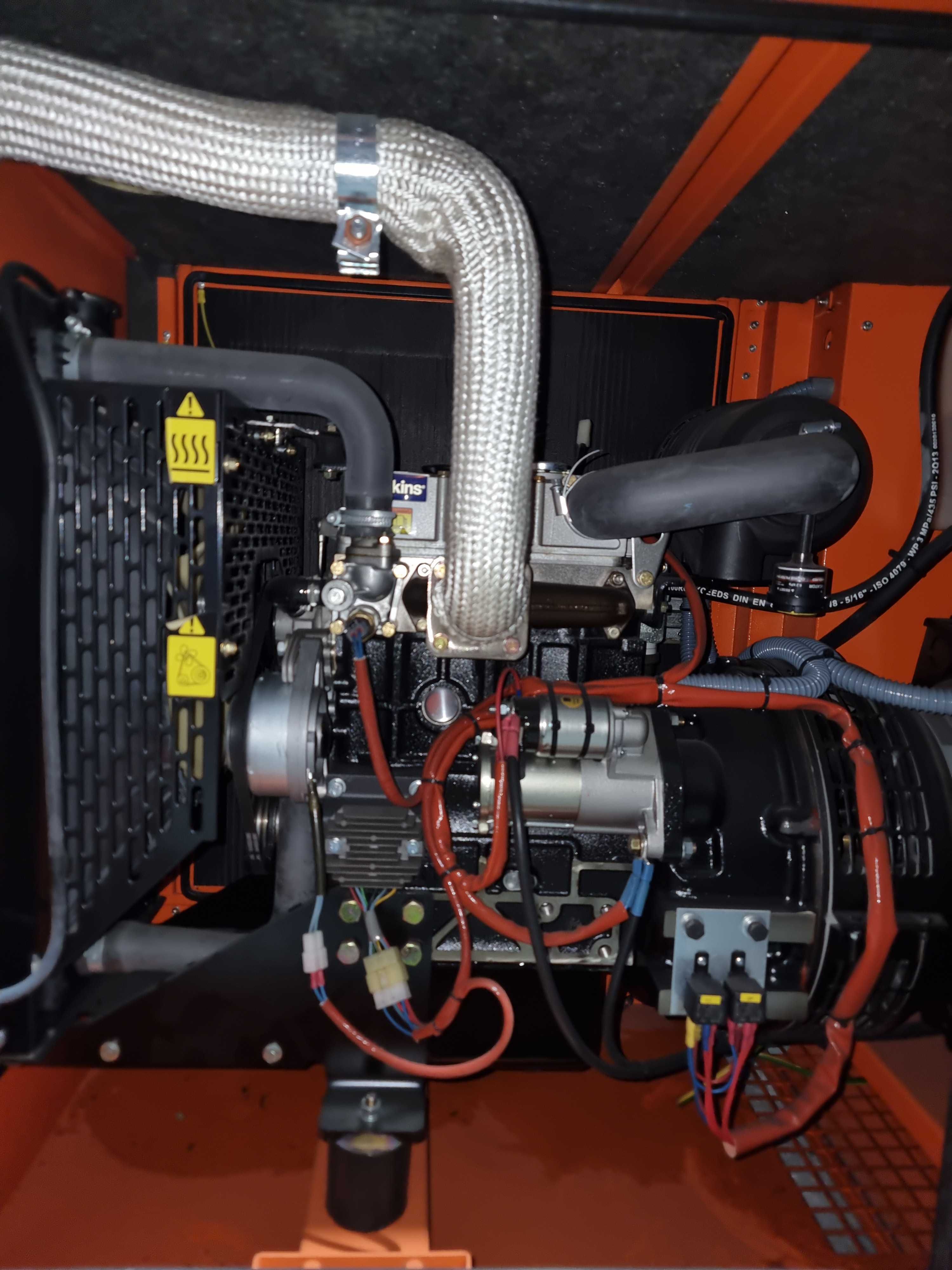 Grupo gerador 10kVA trifásico c/ motor Perkins 1500rpm, insonorizado