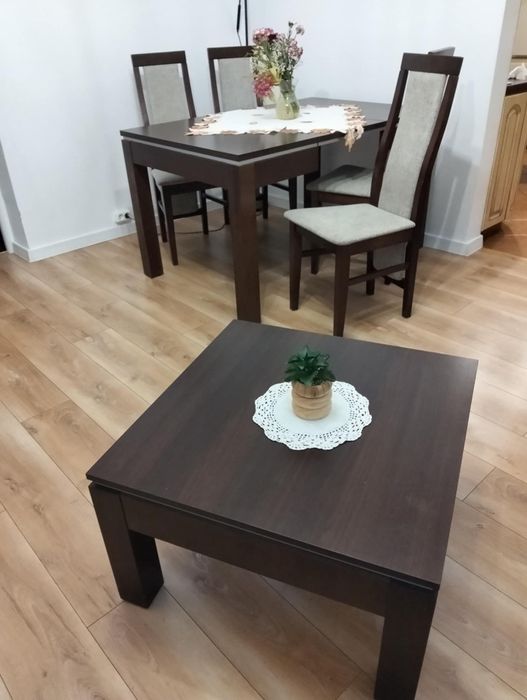 Stół z krzesłami do jadalni