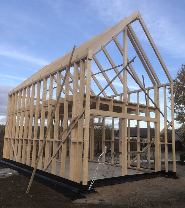 Konstrukcja szkieletowa C-24 domu typu stodoła 80 m2 z podcieniem