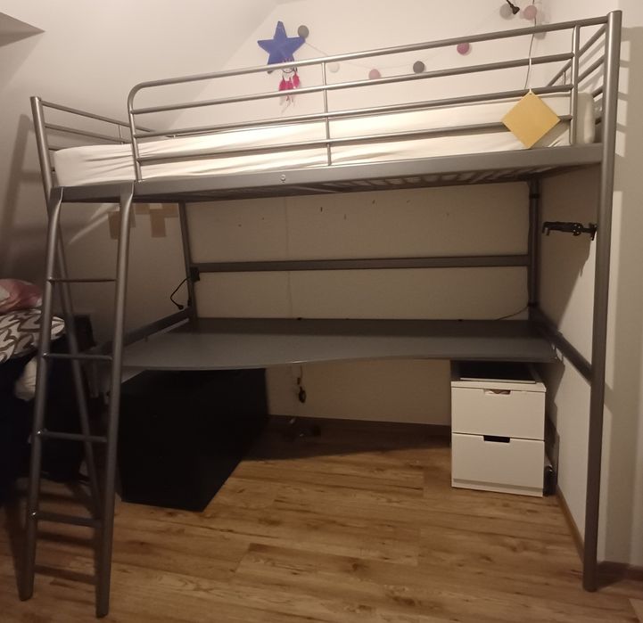 Łóżko na antresoli 200x90 z  materacem i biurkiem