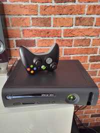 Xbox 360 z dyskiem 120 GB , padem , okablowaniem