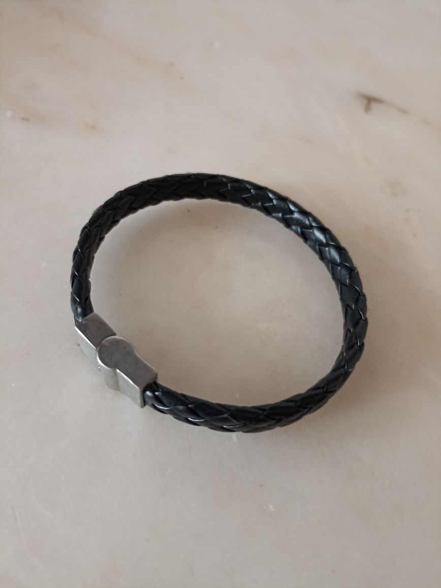 Quatro pulseiras unisexo - design