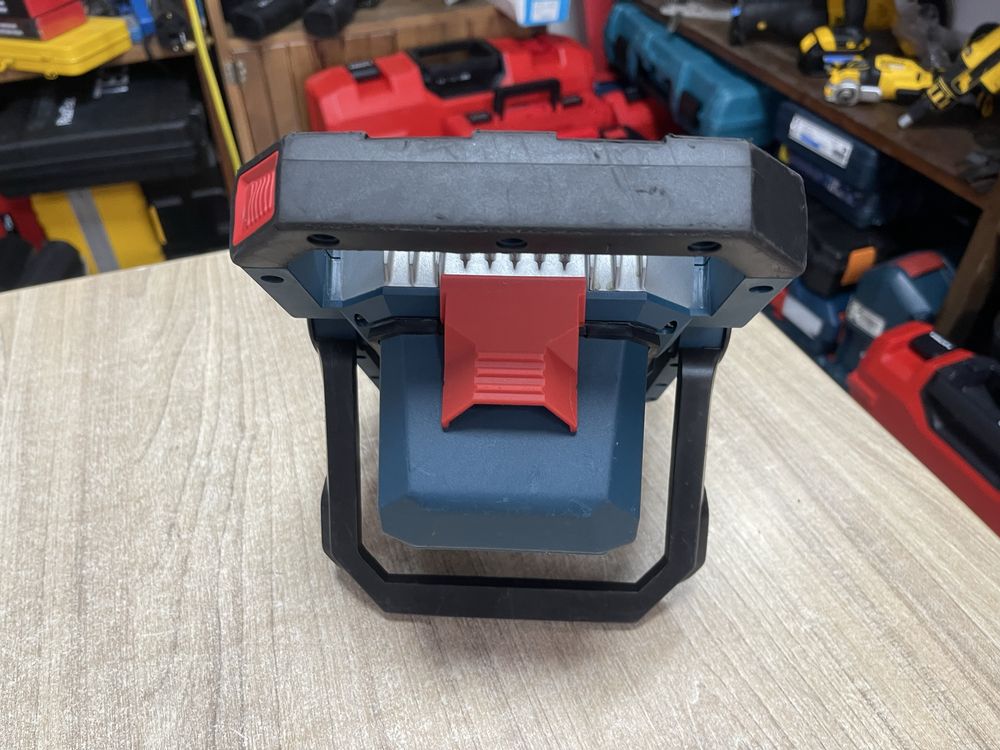 Bosch GLI 18V-2200 C / акумуляторний ліхтар Бош