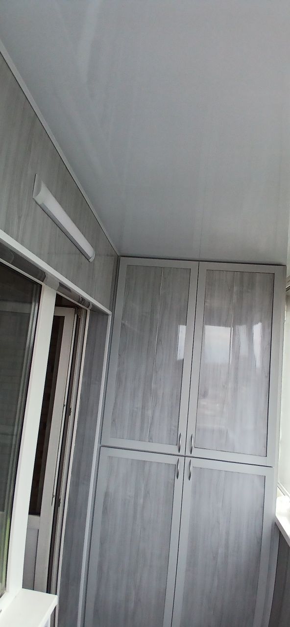 Обшивка балкона деревянной и пластиковой вагонкой  , шкаф на балкон
