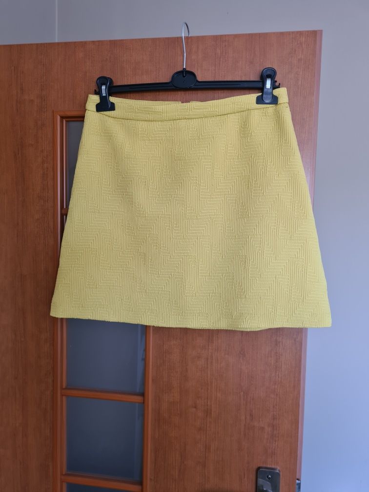 Żółta, krótka spódnica marki Orsay. Rozmiar M.