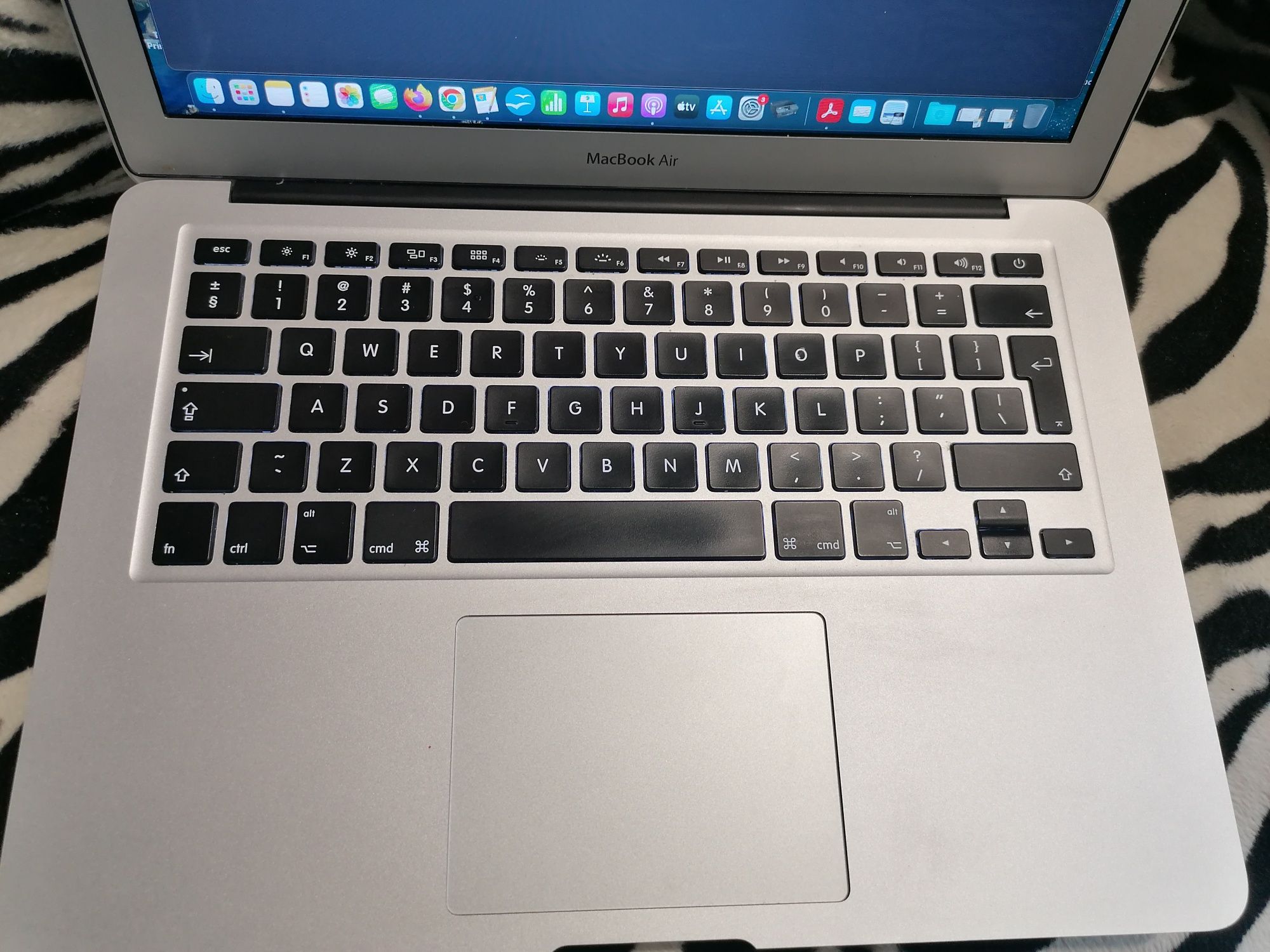 Laptop Apple Mac Book 13" Inter Core i5 1. 8 GHz Turbo boost-idealny