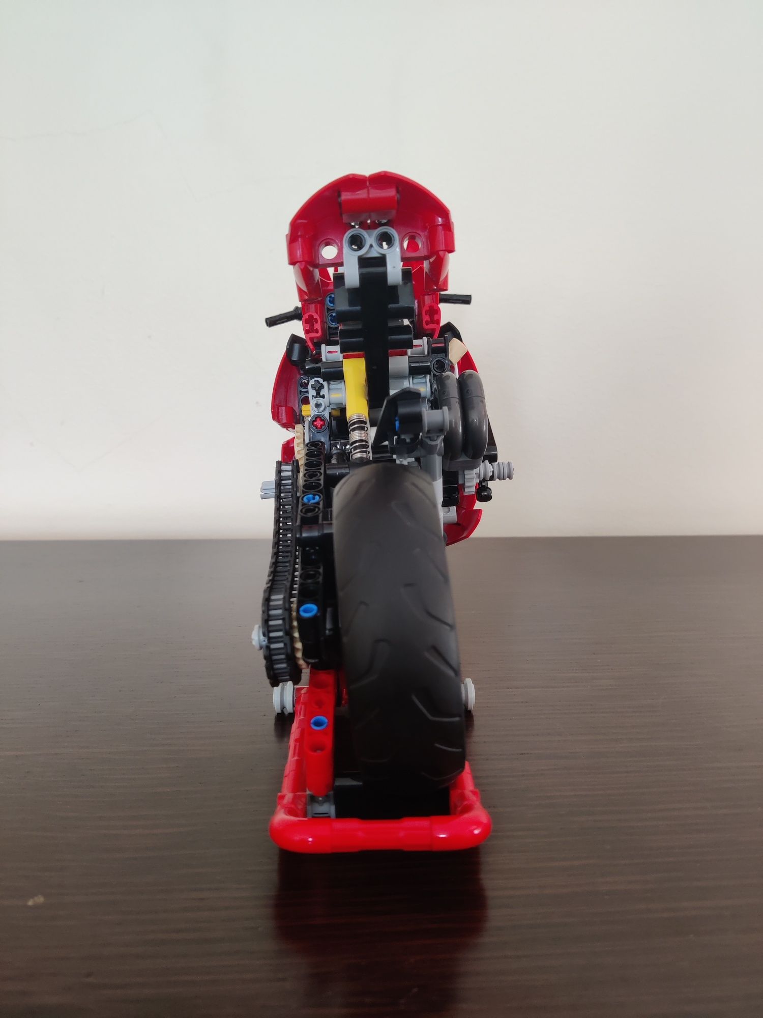 LEGO Technic 42107 Ducati Panigale V4 R