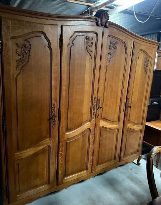 Sypialnia w stylu Ludwika-szafa,toaletka,szafki,łóżko