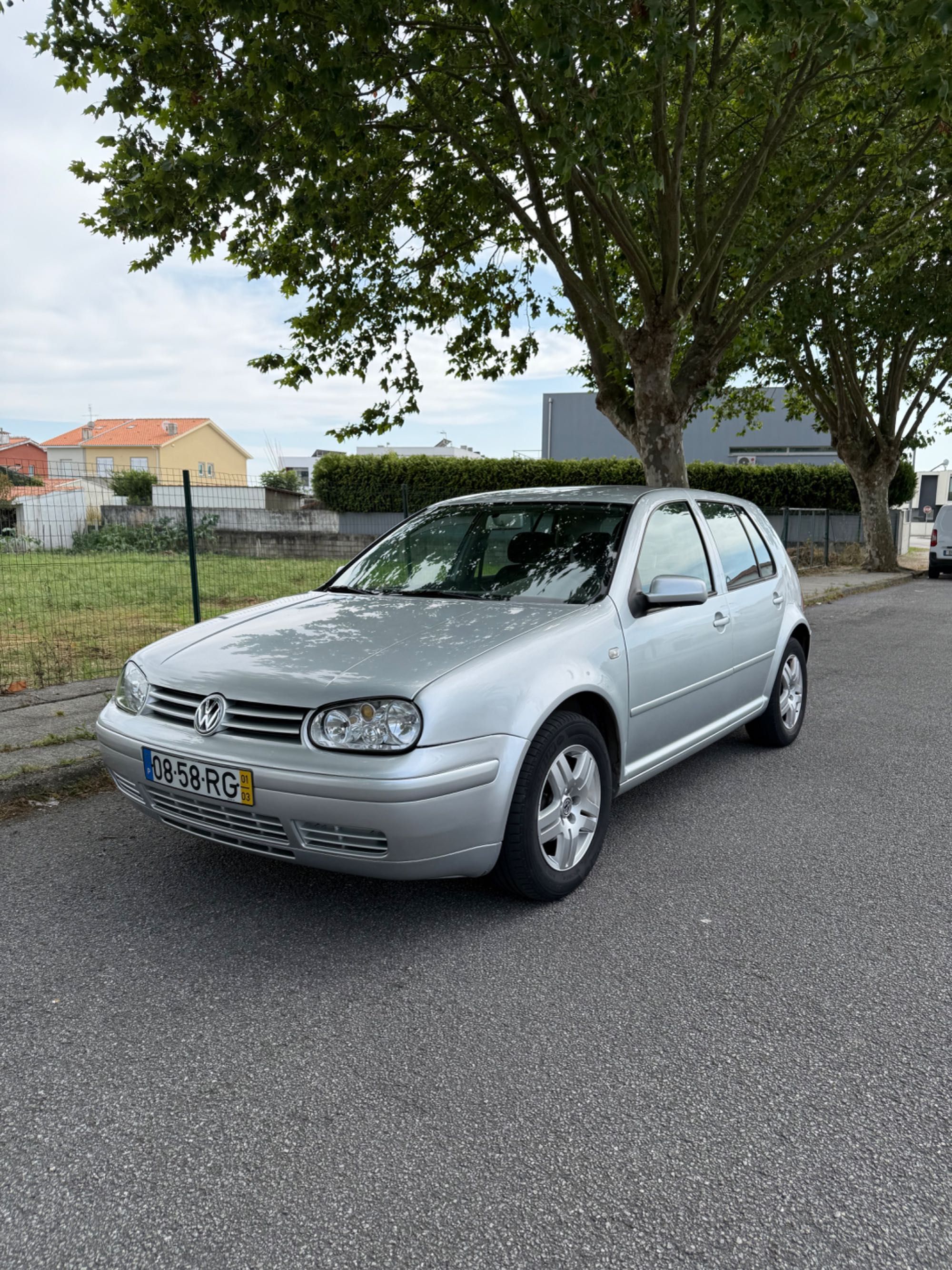 Volkwagen Golf IV 1.4 - 5 portas - 03/2001