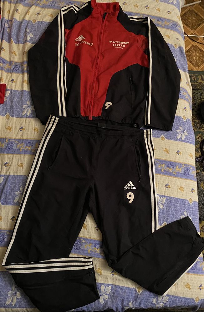 Спортивный костюм Adidas с логотипом Peugeot
